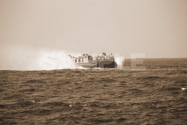 観艦式 「LCAC　エア・クッション型揚陸艇」  セピア